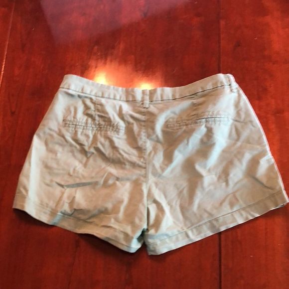 Old Navy sz 12 light green shorts 97% cotton 3% spandex/ 2 slide side pockets - Picture 4 of 12